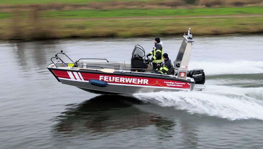 Rettungsboot der Feuerwehr auf dem Wasser