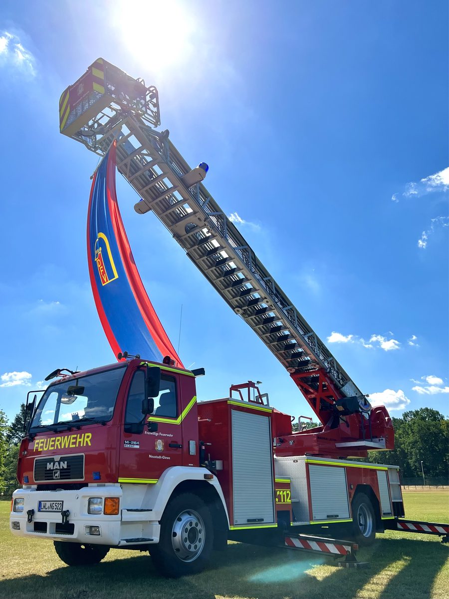 Drehleiter der Feuerwehr Neustadt-Glewe im Einsatz