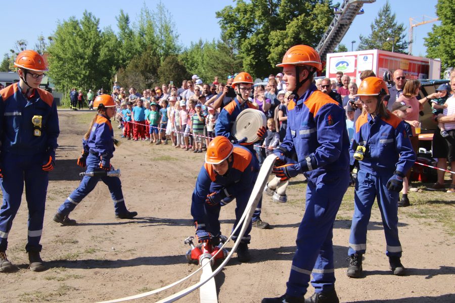 Jugendfeuerwehr Neustadt-Glewe bei der Übung